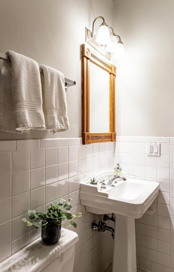 Spacious Stay Near Yale In Downtown Ню Хейвън Екстериор снимка